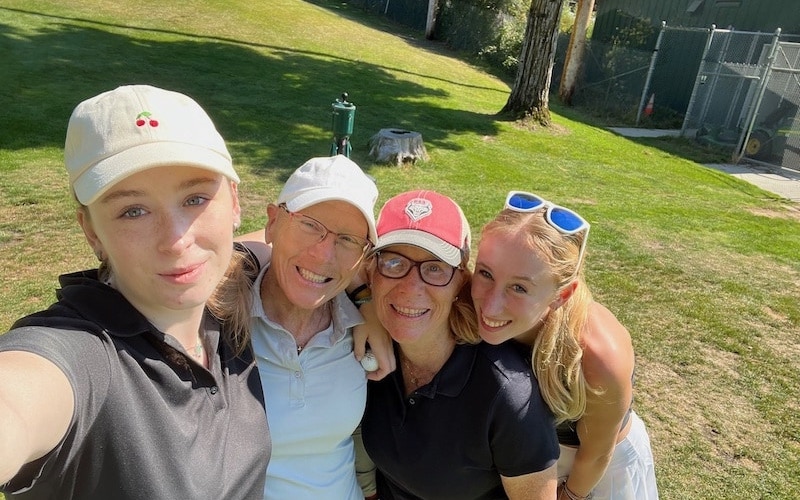 Cindy Elkins with her family at a golf course